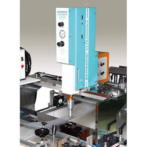 ZIPPER APPLICATOR AND HIGH SPEED SILICON CARPET SIDE SEALING MACHINE